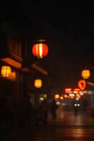 《空转时钟》封面：墙上停摆的挂钟与散落的齿轮